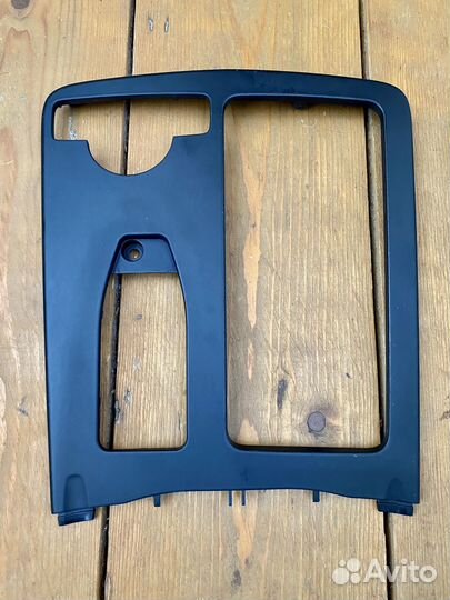 Накладка панель подлокотника на Mercedes w204