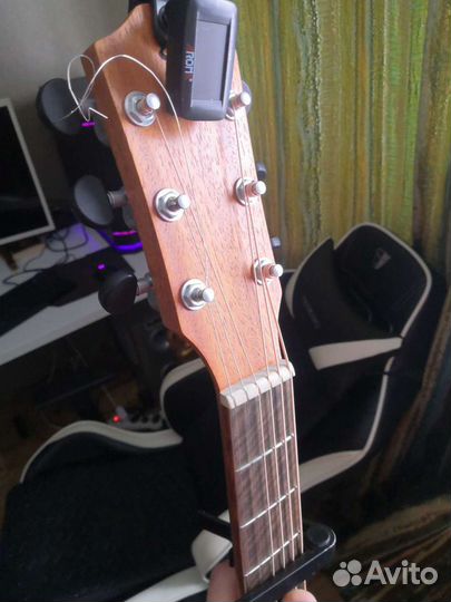 Акустическая гитара