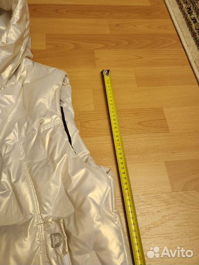 Жилетка женская утепленная с капюшоном