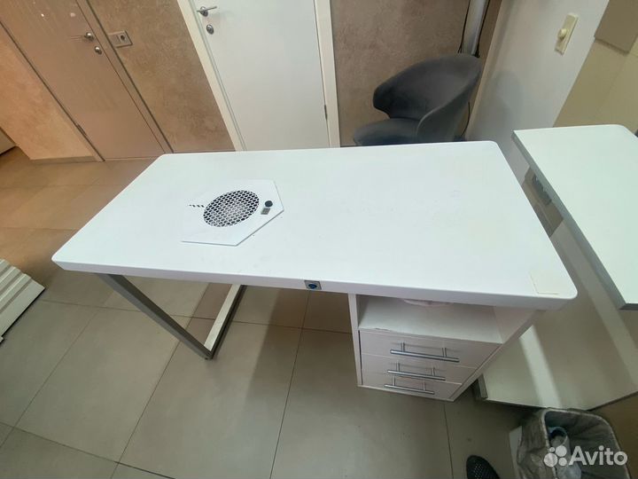 Маникюрный стол бу