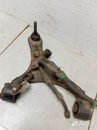 Рычаг передний левый верхний