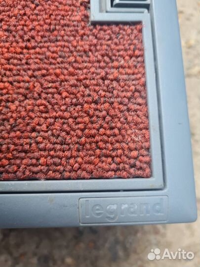 Лючок напольный Legrand