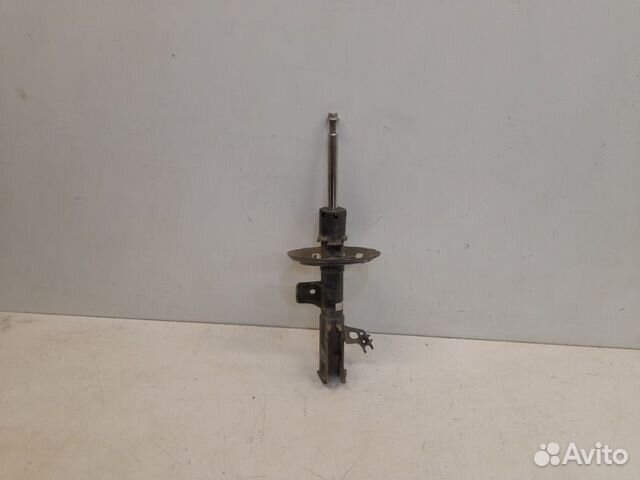 Амортизатор передний правый Toyota Camry V70 2018