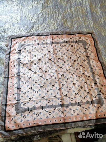 Шелковый платок louis vuitton