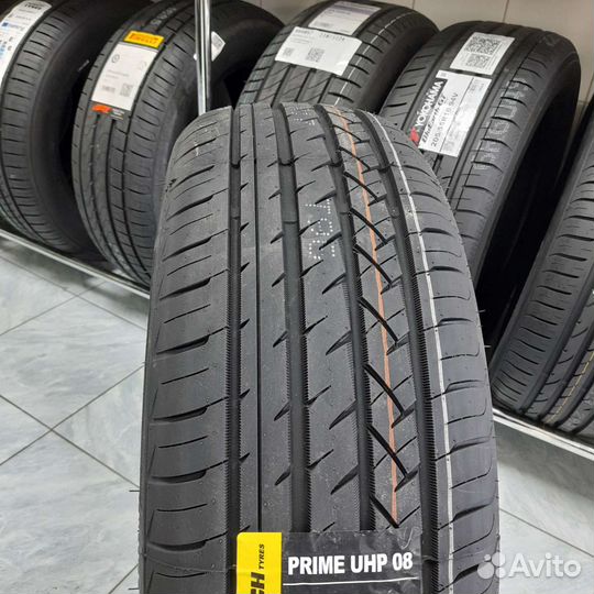Roadmarch Prime UHP 08 215/45 R17