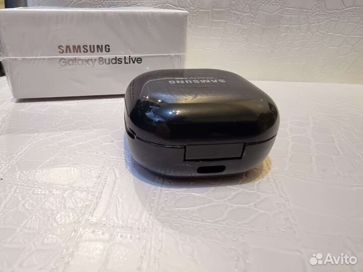 Беспроводные наушники Samsung galaxy buds live