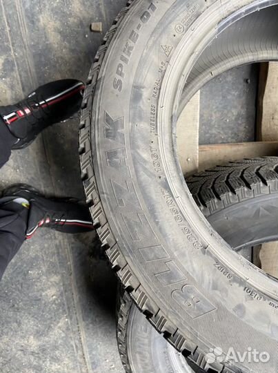 Bridgestone Blizzak Spike-01 225/65 R17