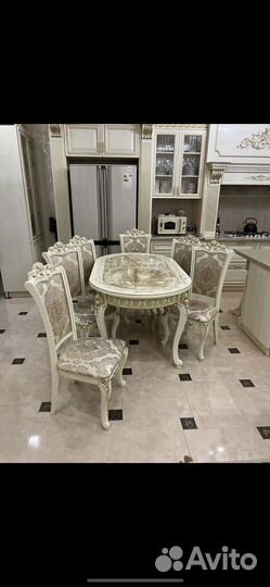 Столы и стулья