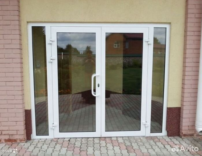 Пластиковая дверь / входная группа