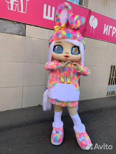 Аниматор в костюме куколки