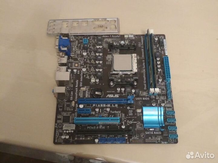 Материнская плата с процессором и памятью