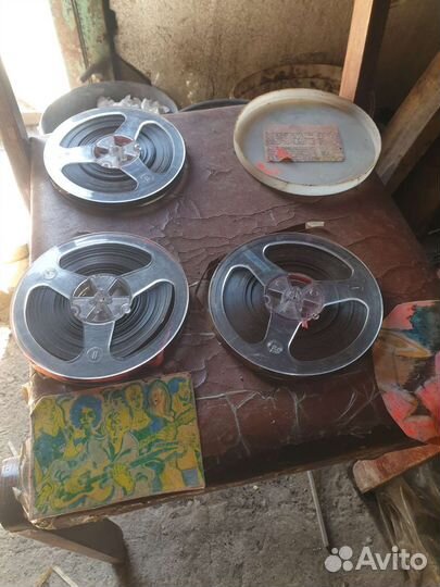 Магнитная лента катушки с записью