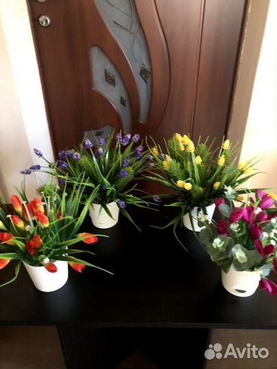 Искусственные цветы в горшках