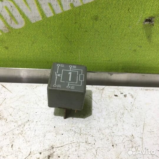 Реле топливного насоса Фольксваген Гольф 3 Венто