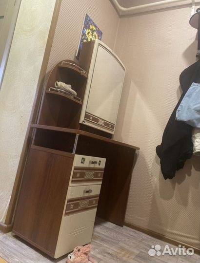 Трюмо с зеркалом