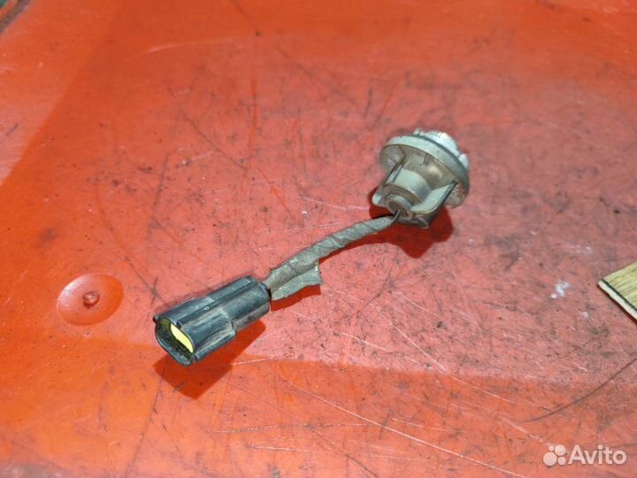 Патрон поворотника передний Mazda 626 Ge седан 1.8