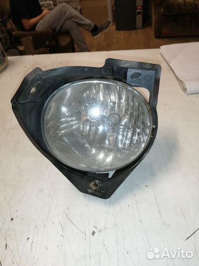 Противотуманная фара левая Toyota Hilux