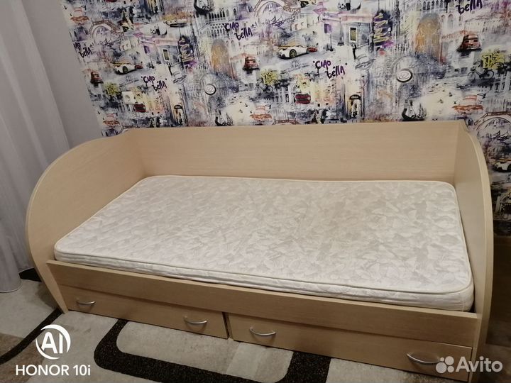 Кровать для подростка с матрасом