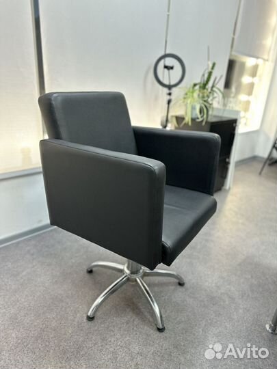 Парикмахерское кресло