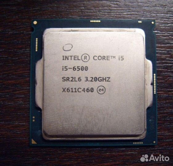 Материнская плата с процессором и памятью