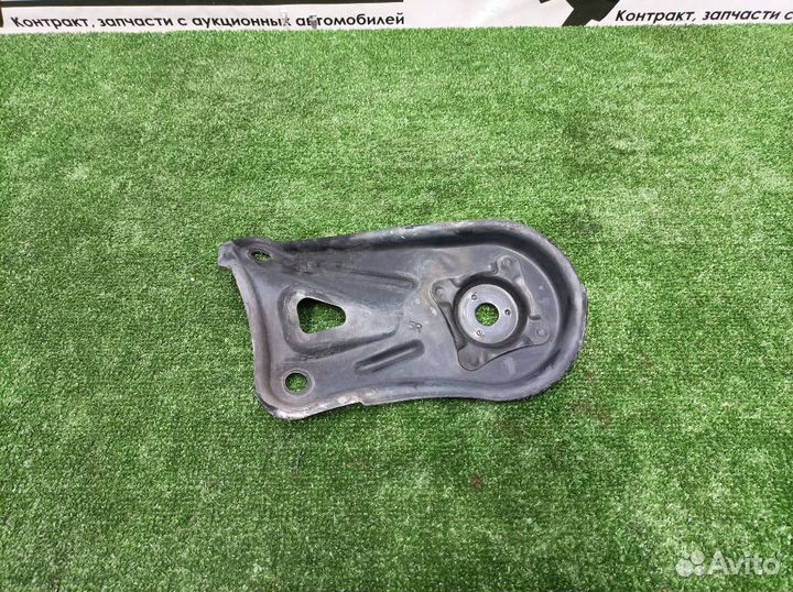 Крепление балки подвески заднее правоеToyota Camry