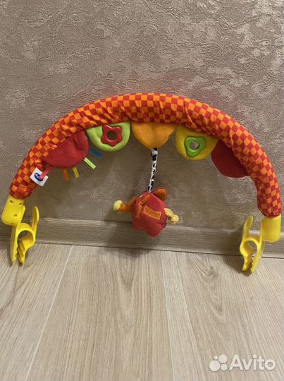 Дуга с игрушками на коляску Play go