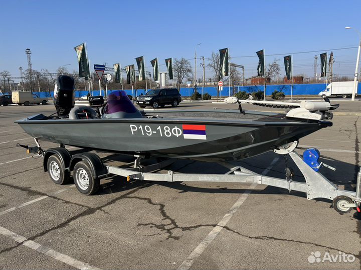 Лодка Bass Tracker Pro Team 175 TXW