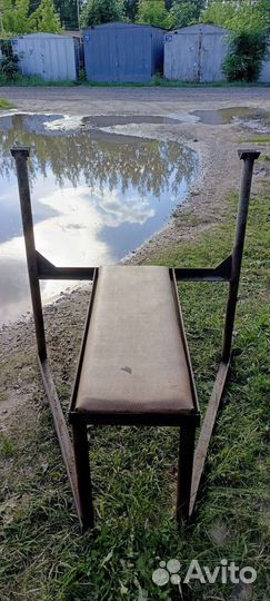 Лежак для штанги со штангой и блинами