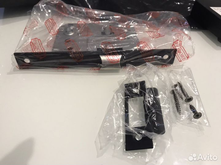 Врезной межкомнатный сантехнический дверной замок