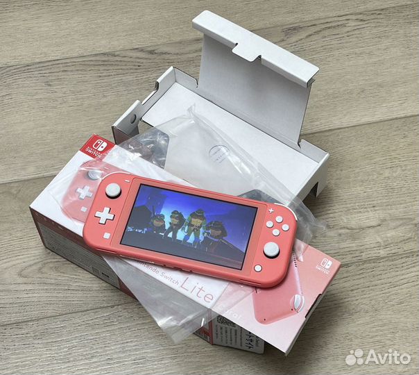 Новая Nintendo Switch Lite Coral + игры