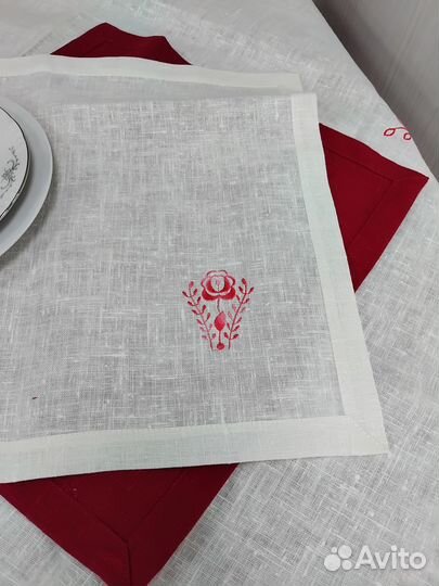 Скатерть с напероном и салфетками