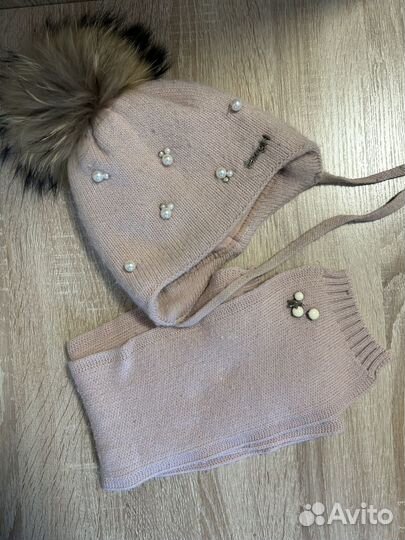 Зимняя теплая шапка с завязками и шарф