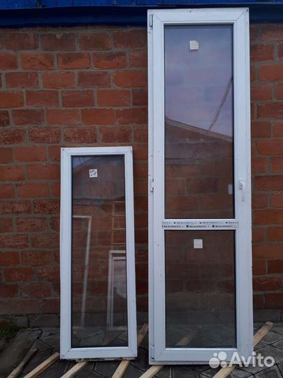 Дверь металлопластиковая балконная с окном