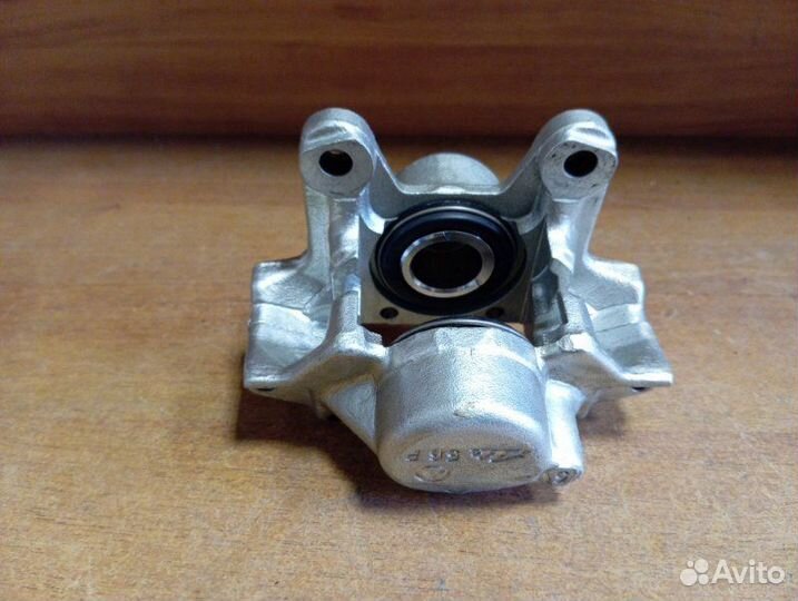 Суппорт тормозной задний правый Mercedes Benz