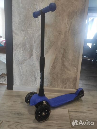 Самокат трехколесный со светящимися колесами