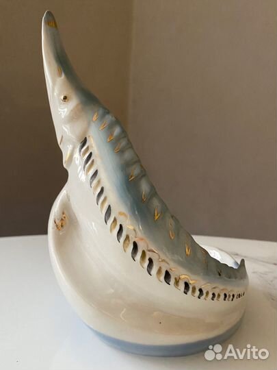 Фарфоровая статуэтка пепельница 