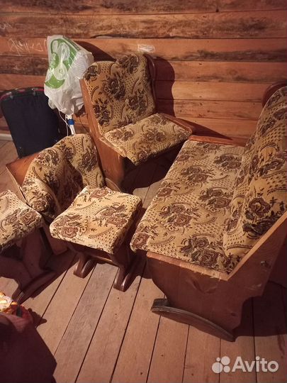 Кухонный уголок со столом