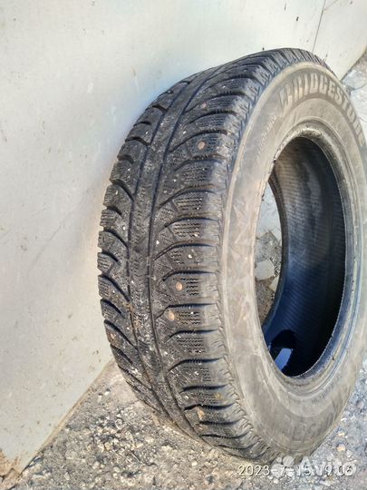 Bridgestone WT17 15/15.5 R15