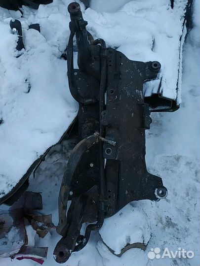 Подрамник Nissan Primera P12