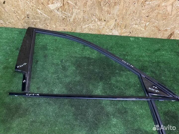 Молдинги передней правой двери volvo XC60 2018+