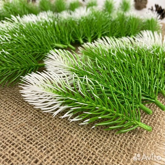 Еловая ветка, еловая лапка искусственная, Бело-зеленая, декор зимний 11 см, 30 штук