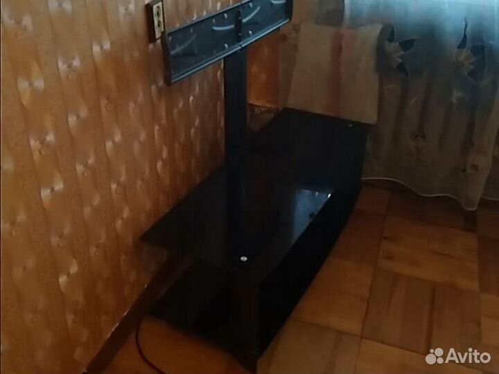 Стеклянная тумба- стойка под телевизор