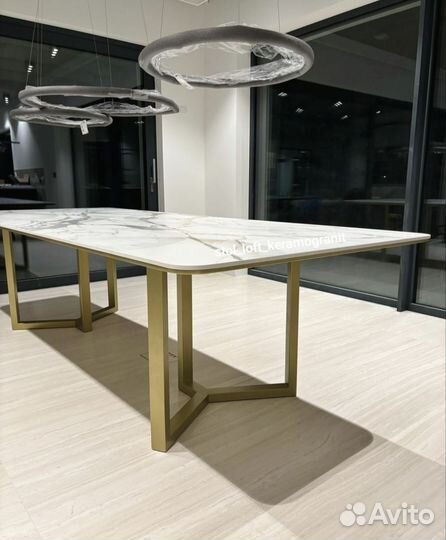 Стол из керамогранита