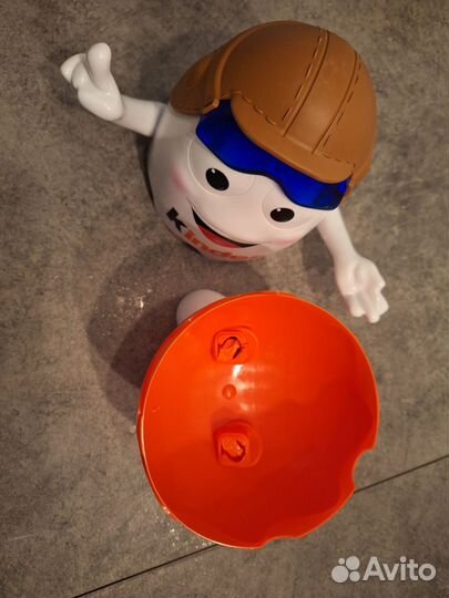 Большой киндер Сюрприз пластмассовый