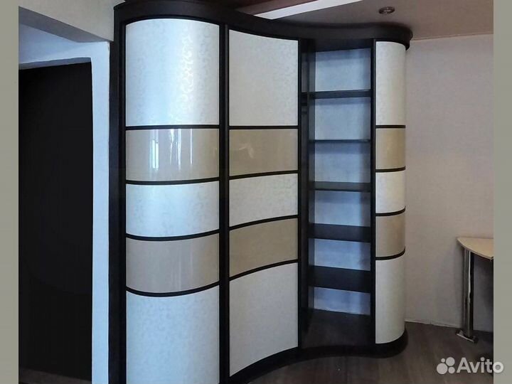 Угловой шкаф