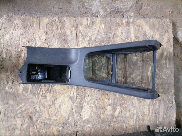 Консоль между сидений Volkswagen Jetta 5