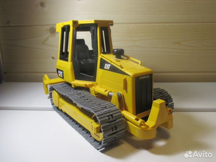 Игрушка модель Бульдозер CAT caterpillar bruder