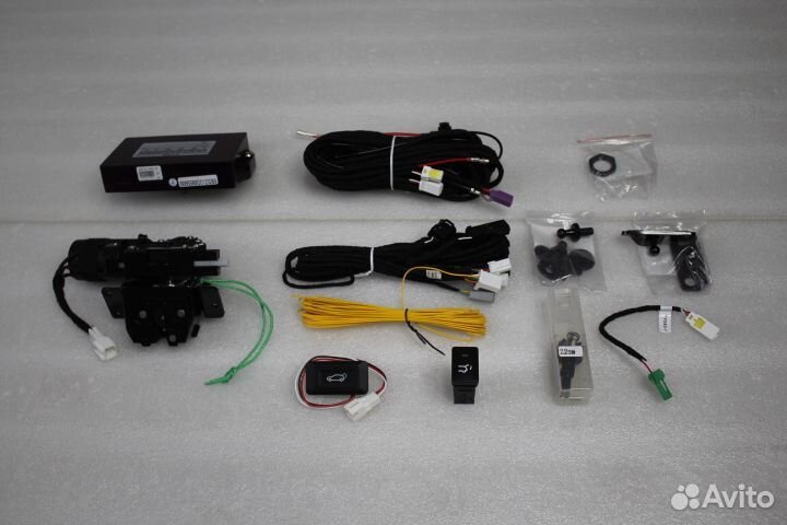 Toyota Land Cruiser 200 Доводчик багажника K6CB4