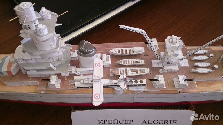 Модель корабля крейсер 