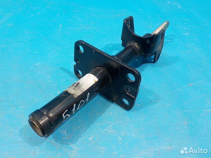 Кронштейн усилителя переднего бампера правый Audi